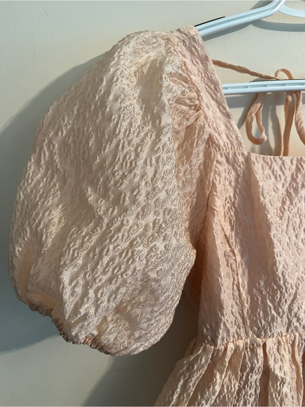 STORIA Textured babydoll Puff Sleeve Mini Dress conch Pink Sz Medium - Picture 2 of 8